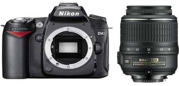 Nikon D90 + 18-55mm f/3.5-5.6G AF-S VR DX NIKKOR 12,9 MP CMOS 4288 x 2848 Pixel Schwarz